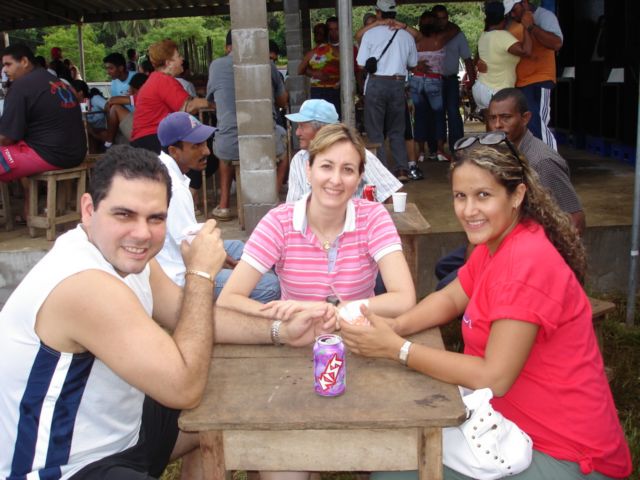 Adolfo, Amelia y Mara Goldner